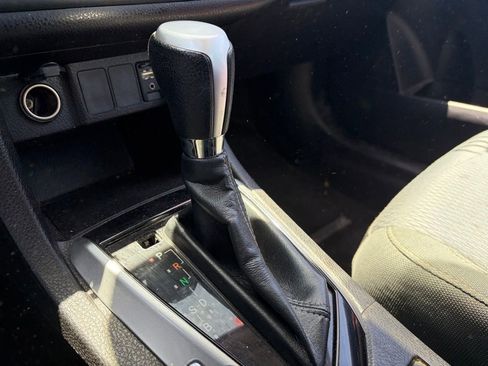 Used 2018 Toyota Corolla LE FWD image 7
