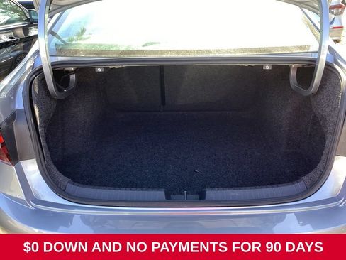 Used 2025 Volkswagen Jetta SE FWD image 6