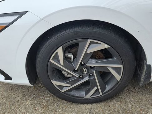 Used 2024 Hyundai Elantra SEL w/ Convenience Package FWD image 18