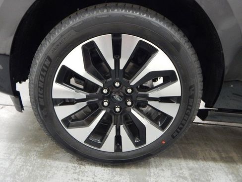 New 2025 Ford Expedition Platinum w/ Platinum Ultimate Package image 9