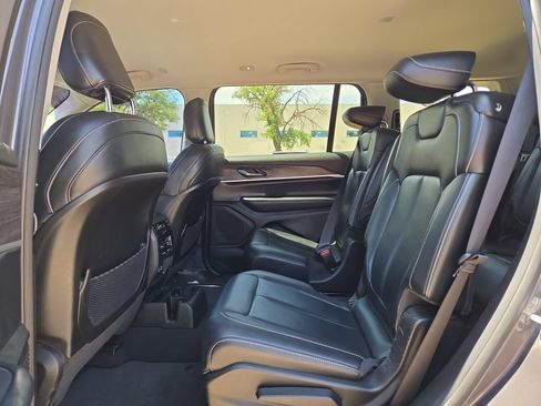 Used 2023 Jeep Grand Cherokee L Limited w/ Black Appearance Package AWD/4WD image 13
