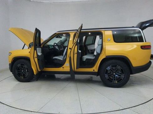 Used 2024 Rivian R1S Adventure image 76