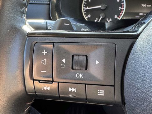 Used 2023 Nissan Pathfinder SL AWD/4WD image 7