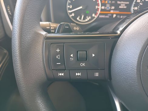 Used 2023 Nissan Rogue SV AWD/4WD image 18
