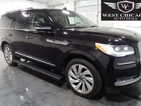 Used 2022 Lincoln Navigator Reserve image 1