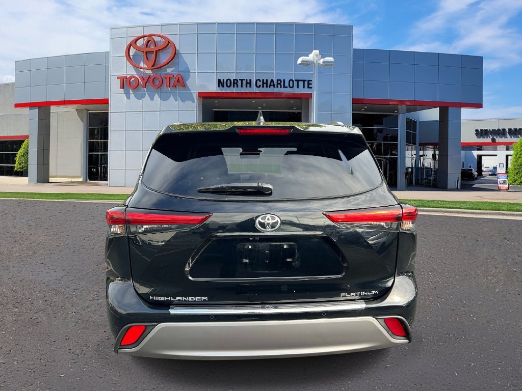 Used 2023 Toyota Highlander Platinum FWD image 7