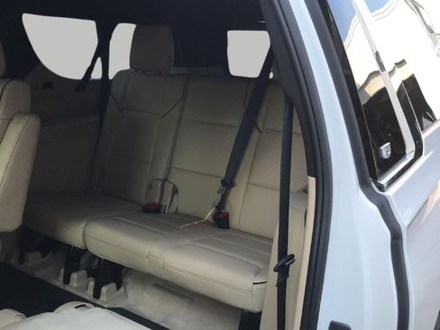 Used 2023 Cadillac Escalade ESV Premium Luxury AWD/4WD image 23