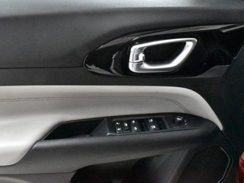 Used 2022 Jeep Compass Limited image 19