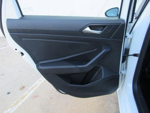 Used 2020 Volkswagen Jetta SE w/ SE Cold Weather Package image 14