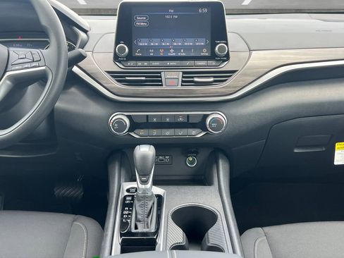 New 2026 Nissan Altima 2.5 SV FWD image 4