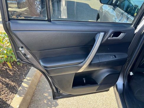 Used 2013 Toyota Highlander SE image 13