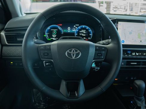 Used 2025 Toyota Camry XLE w/ Premium Plus Package FWD image 6