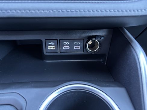 Used 2023 Toyota Highlander XLE image 32