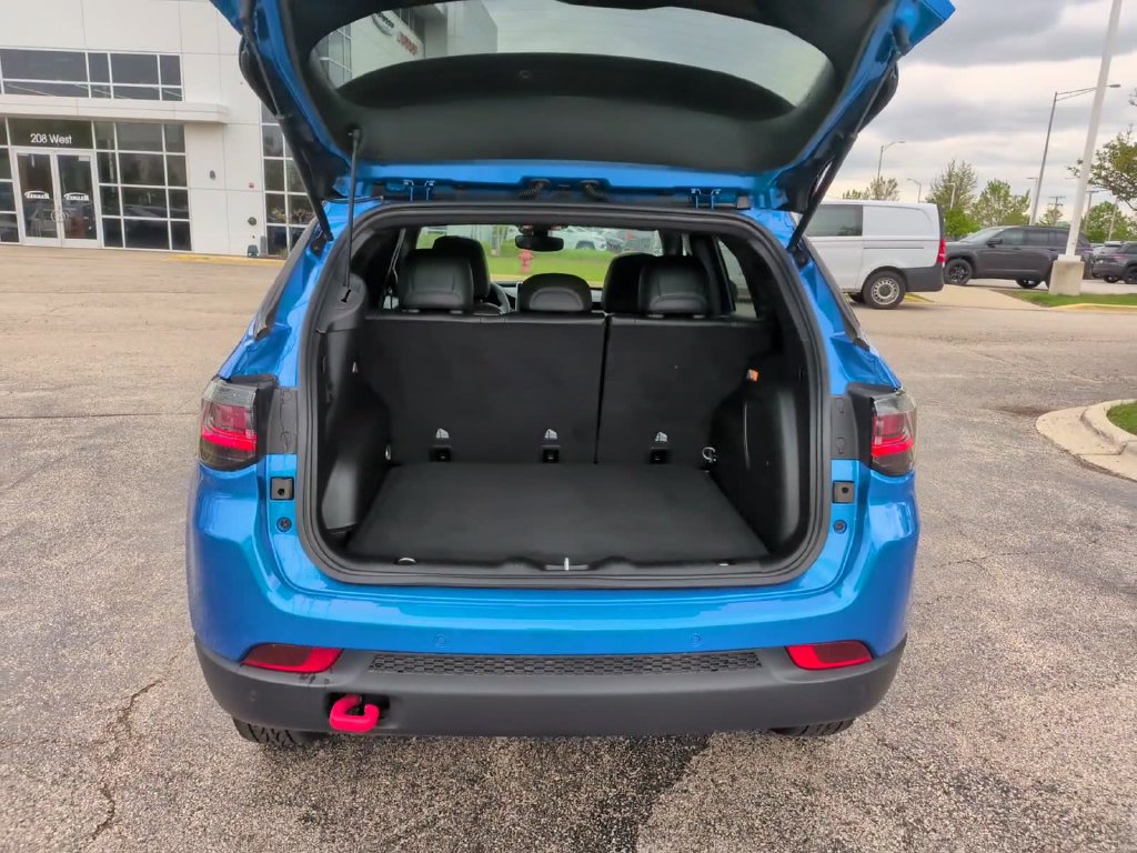 Used 2025 Jeep Compass Trailhawk w/ Trailhawk Elite Group AWD/4WD image 8