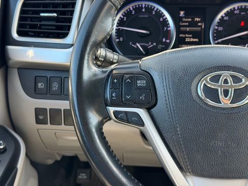 Used 2018 Toyota Highlander XLE image 22