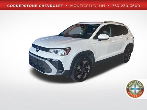 Used 2025 Volkswagen Taos SE AWD/4WD image 1