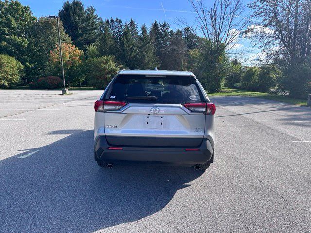 Used 2023 Toyota RAV4 LE AWD/4WD image 4