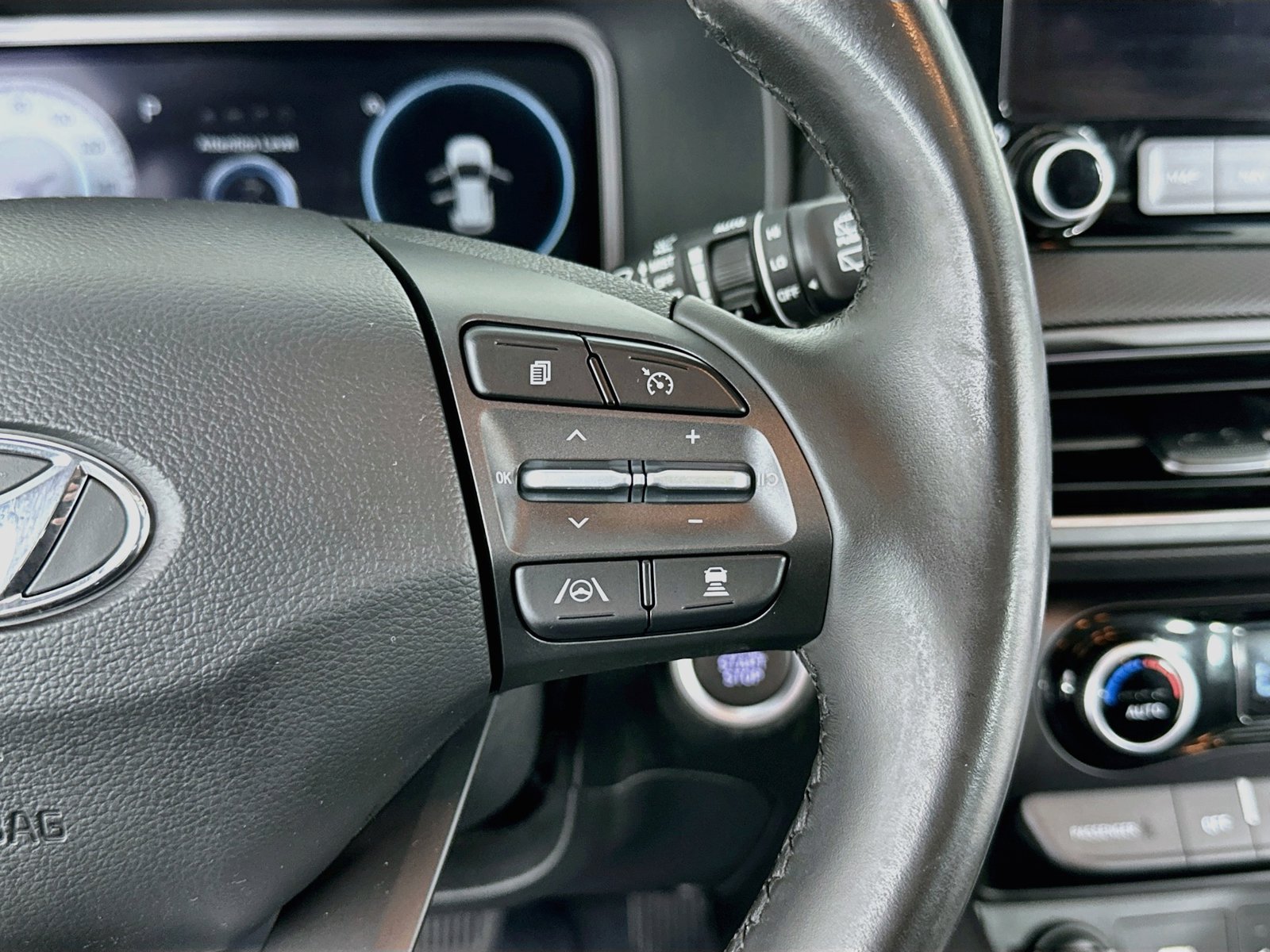 Certified 2022 Hyundai Kona Limited FWD image 16