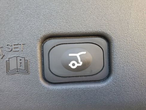 Used 2024 Lincoln Nautilus Premier w/ Jet Appearance Package image 16