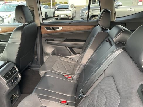 Used 2024 Volkswagen Atlas SE image 13