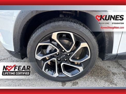 Used 2024 Chevrolet Trax RS w/ Sunroof Package image 16