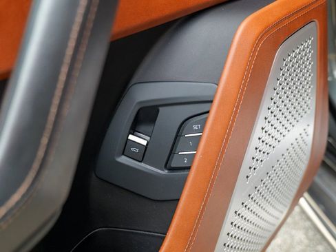 Used 2019 Lamborghini Urus Base image 18