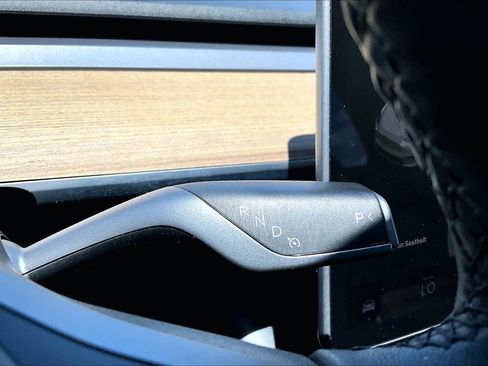 Used 2021 Tesla Model Y Long Range AWD/4WD image 30