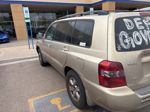 Used 2006 Toyota Highlander w/ 3rd Row FWD image 6