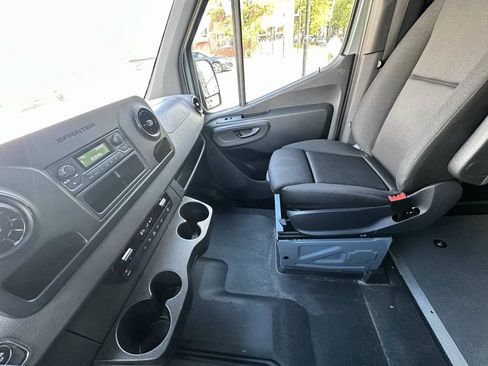 Used 2024 Mercedes-Benz Sprinter 2500 w/ Acoustic Package image 29