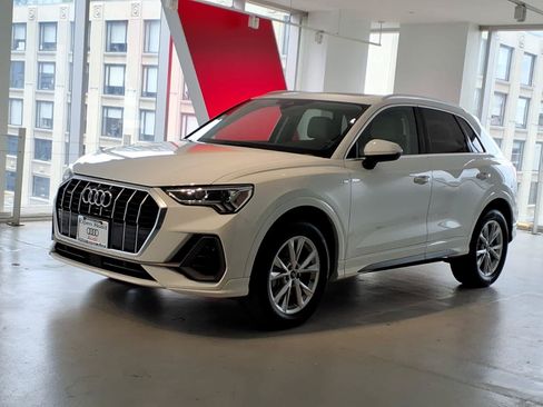 Used 2023 Audi Q3 2.0T Premium w/ Convenience Package AWD/4WD image 1