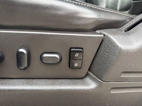 Used 2012 Ford F150 Lariat w/ Lariat Chrome Pkg image 6