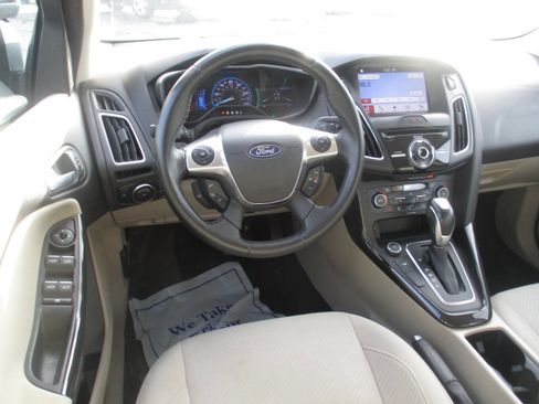 Used 2017 Ford Focus Electric Hatchback image 5