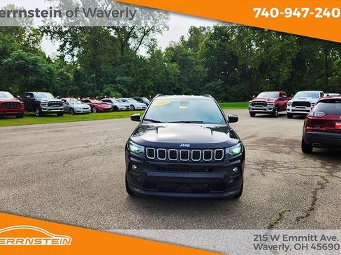 Used 2024 Jeep Compass Latitude AWD/4WD image 2
