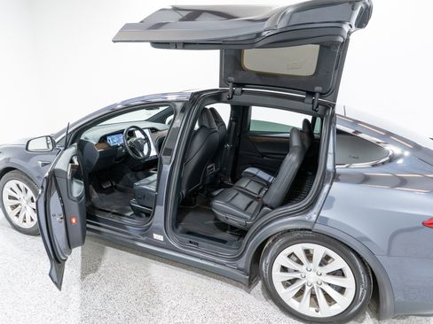 Used 2020 Tesla Model X Long Range image 12