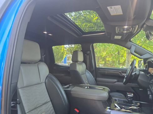 Used 2022 Chevrolet Silverado 1500 ZR2 w/ Technology Package AWD/4WD image 13