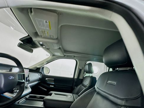 Used 2025 Ford Expedition Platinum image 26