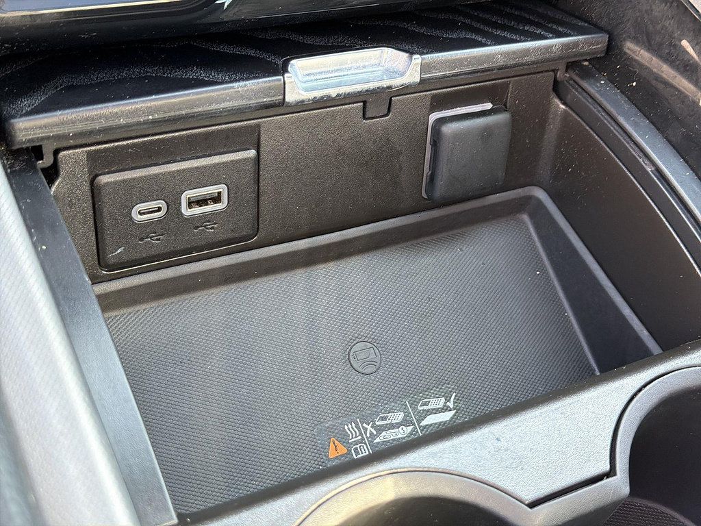 Used 2024 GMC Yukon XL Denali RWD image 38