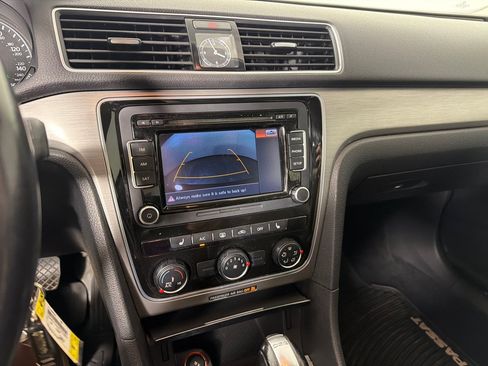 Used 2015 Volkswagen Passat TDI SE FWD image 17