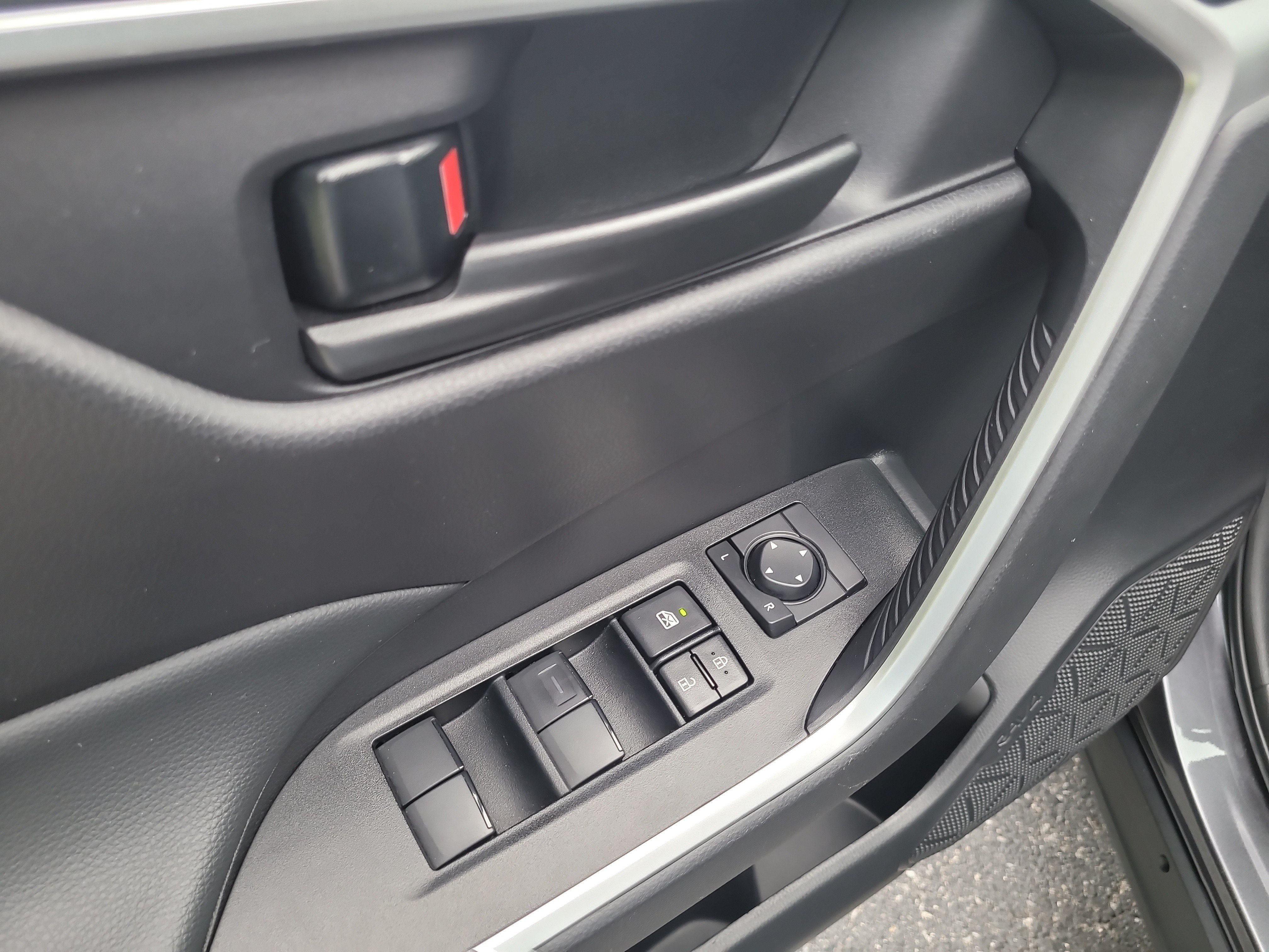 Certified 2025 Toyota RAV4 LE FWD image 17