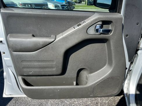 Used 2019 Nissan Frontier SV RWD image 6