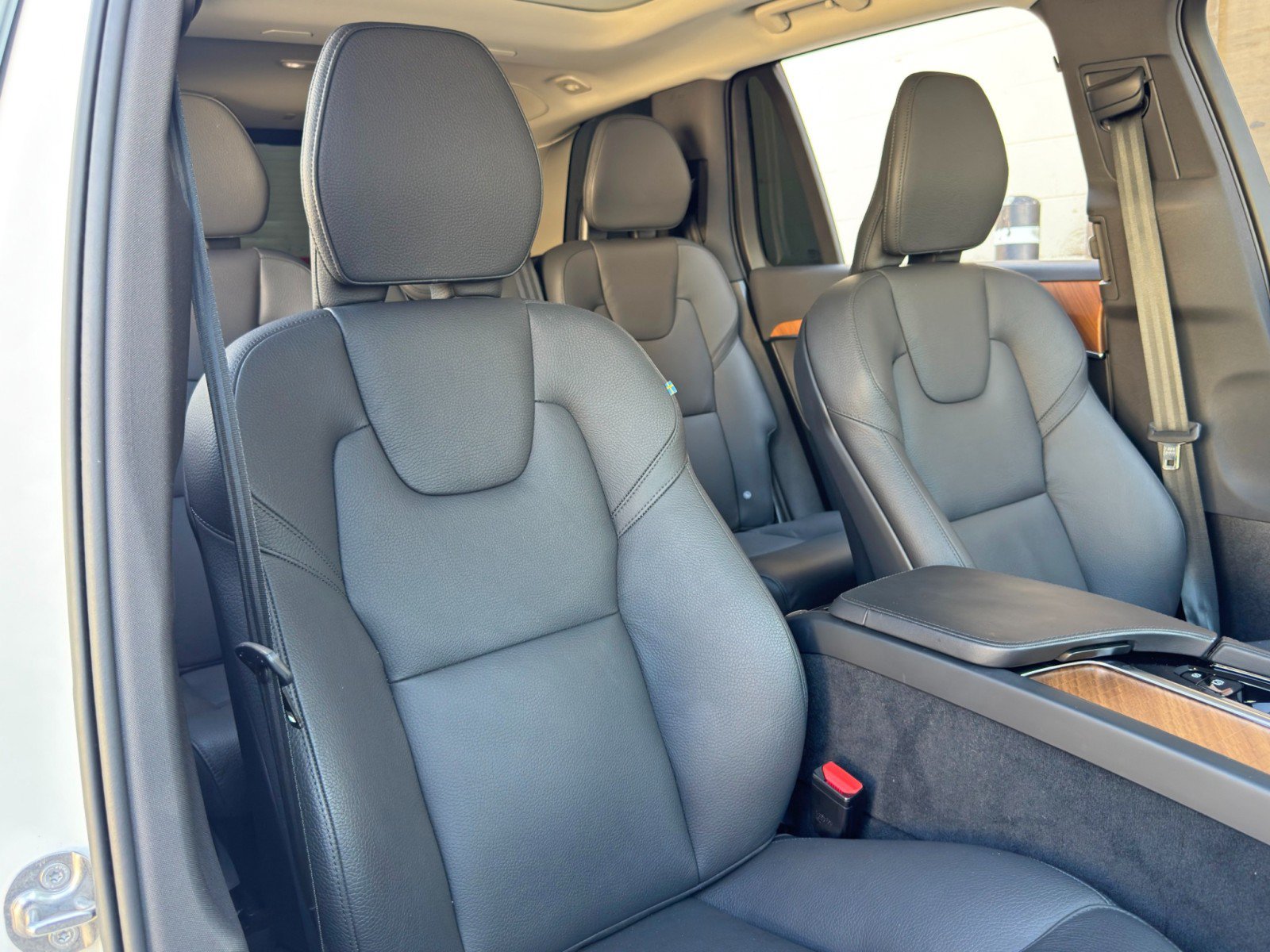 Used 2024 Volvo XC90 T8 Plus w/ Protection Package Premier AWD/4WD image 39