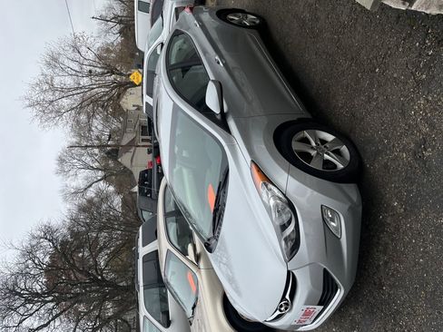 Used 2013 Hyundai Elantra GLS w/ Preferred Pkg image 3