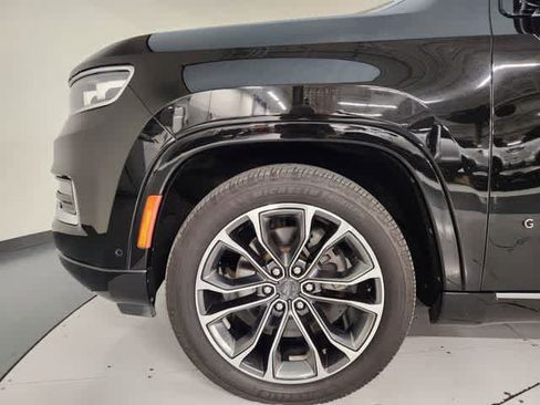 Used 2022 Jeep Grand Wagoneer Series III AWD/4WD image 18