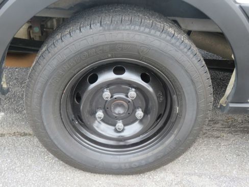 Used 2019 Ford Transit 150 XLT image 9