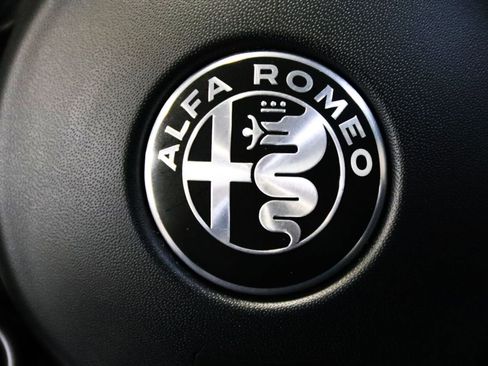 Used 2024 Alfa Romeo Stelvio Veloce image 19