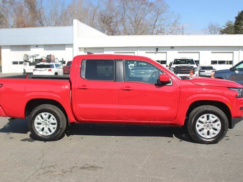 Used 2023 Nissan Frontier SV image 8