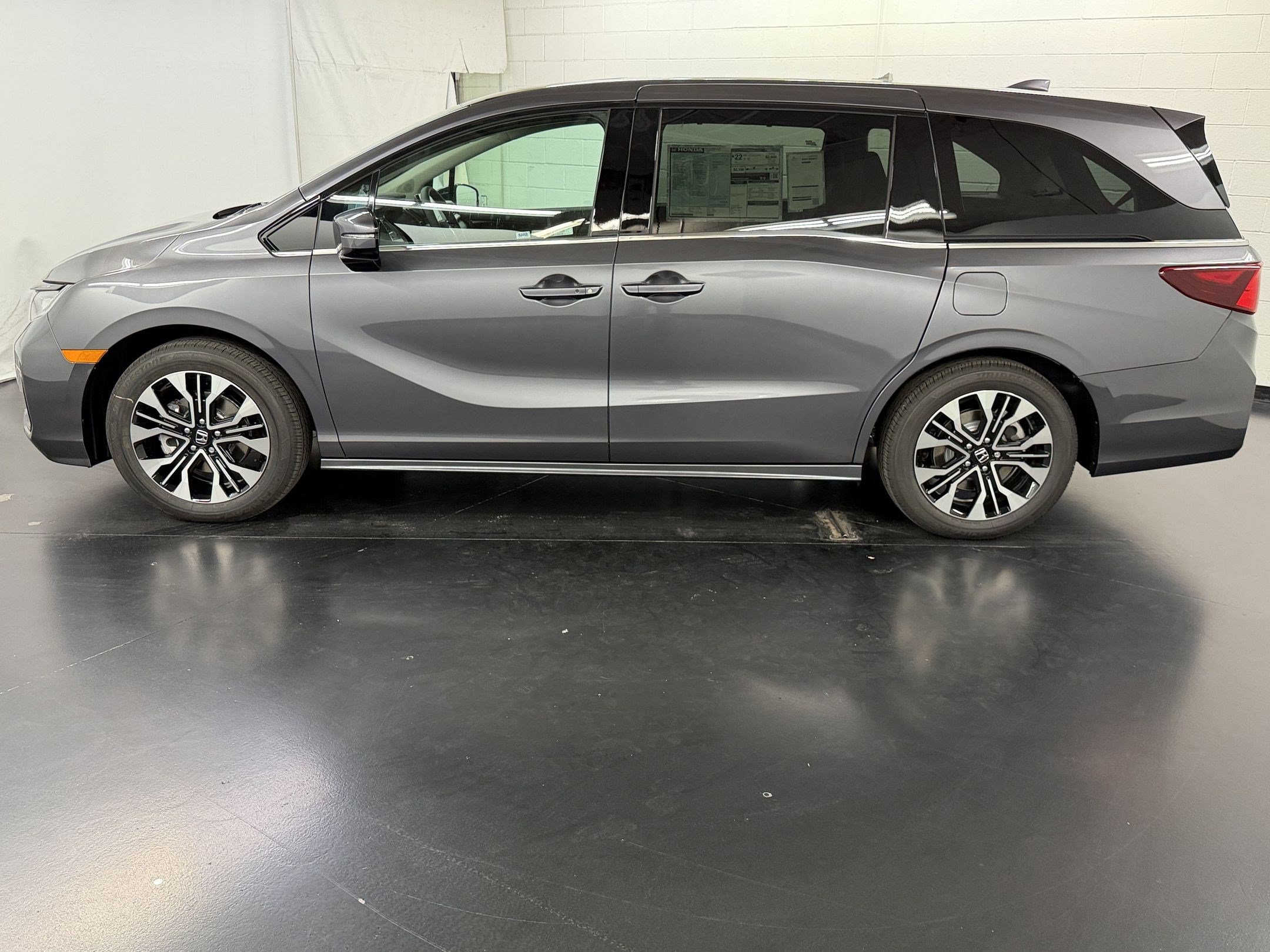 New 2027 Honda Odyssey Elite image 2