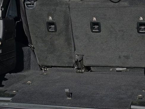 Used 2019 Jeep Wrangler Unlimited Sahara image 8