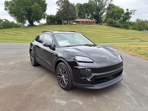 New 2026 Porsche Macan 4 Electric AWD/4WD image 9