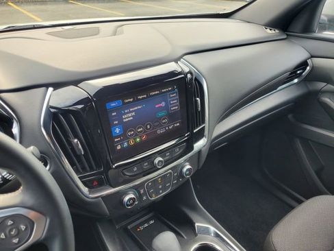Certified 2023 Chevrolet Traverse LT FWD image 28